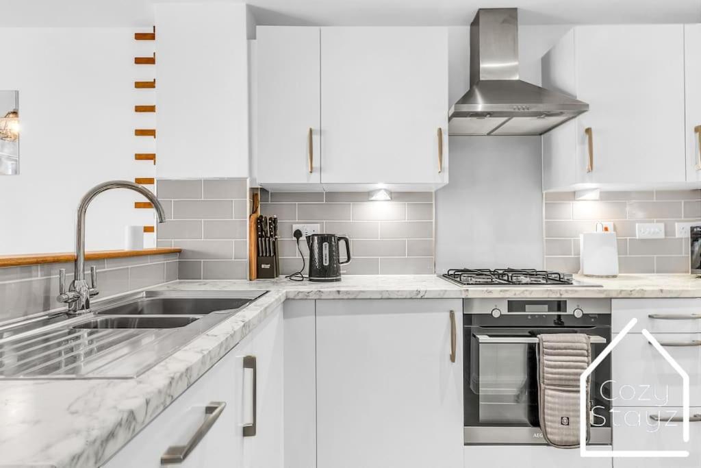 Beautiful 5 Bedroom Home In The City Centre With Gated Parking Birmingham Luaran gambar