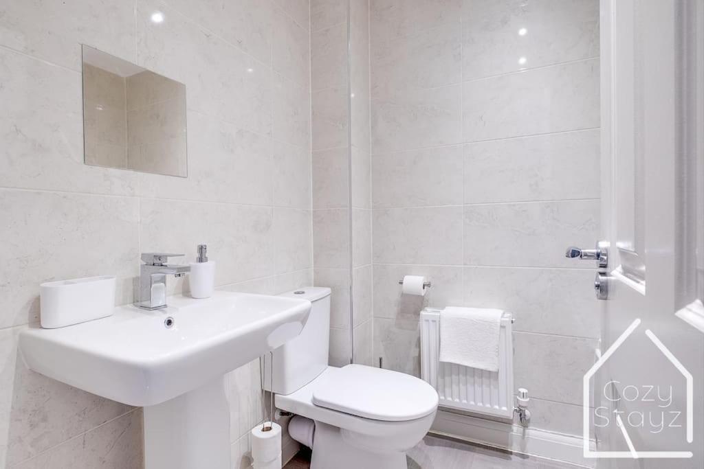 Beautiful 5 Bedroom Home In The City Centre With Gated Parking Birmingham Luaran gambar